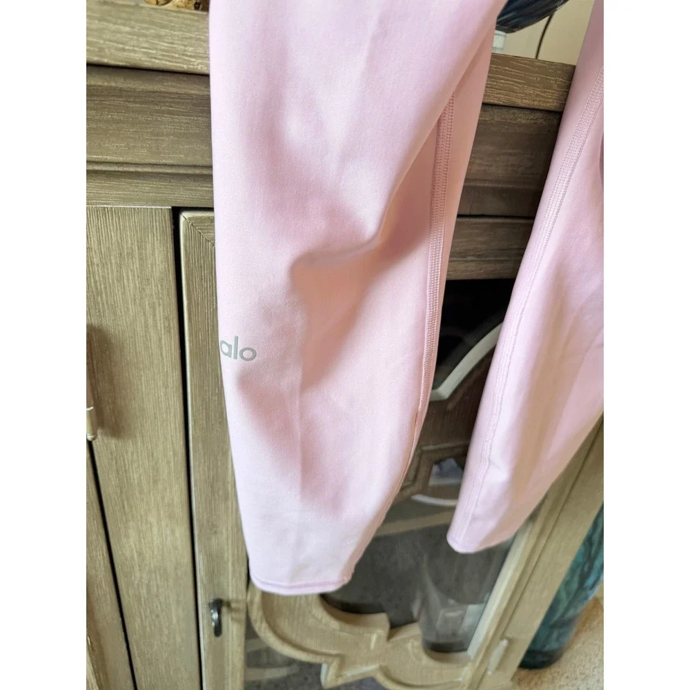 Alo Yoga 7/8 High-Waist Airlift Leggings in a soft pink color Size Small